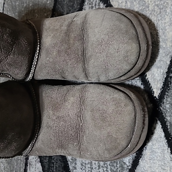 UGG AUSTRALIA CLASSIC SHORT BROWN LEATHER SHEEPSKIN BOOTS PRICE FIRM - Picture 3 of 13